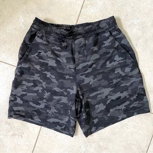 Lululemon Men’s Shorts 7” Medium Camo Black Gray